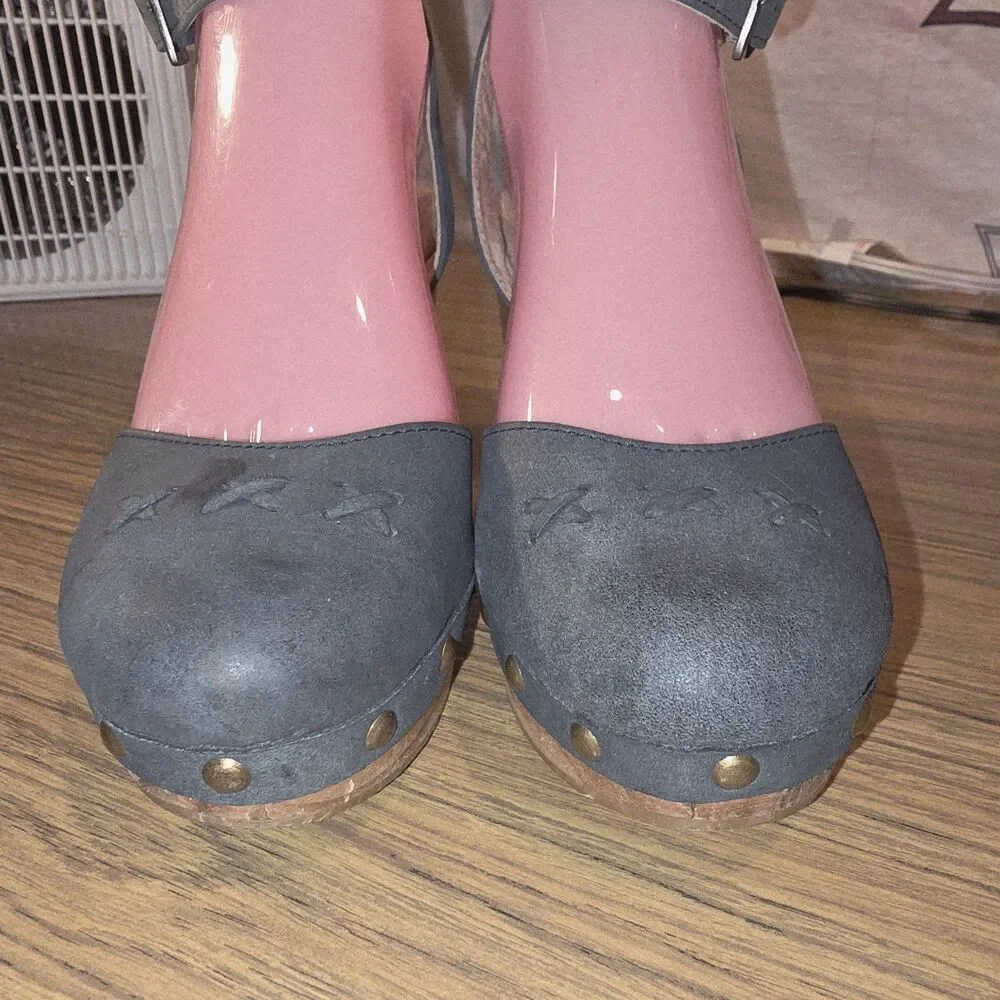 FIVE WORLDS CORDANI 6.5/7 Deep Teal Leather Stud Trim Wooden High Heel Sandals